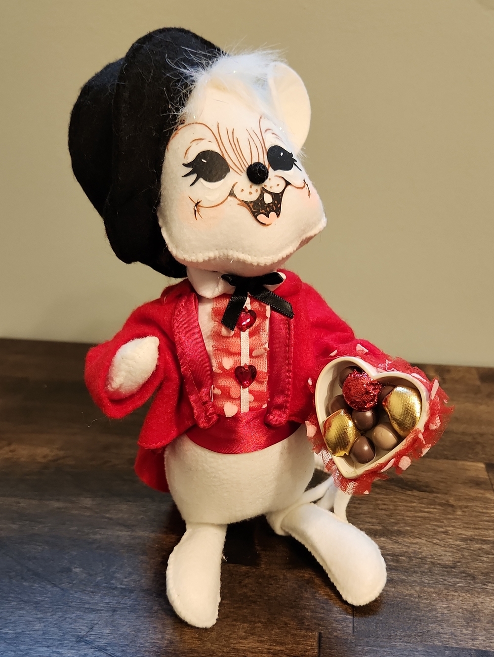 Annalee Sweet On You Valentine Mouse Doll Holding Heart Chocolates